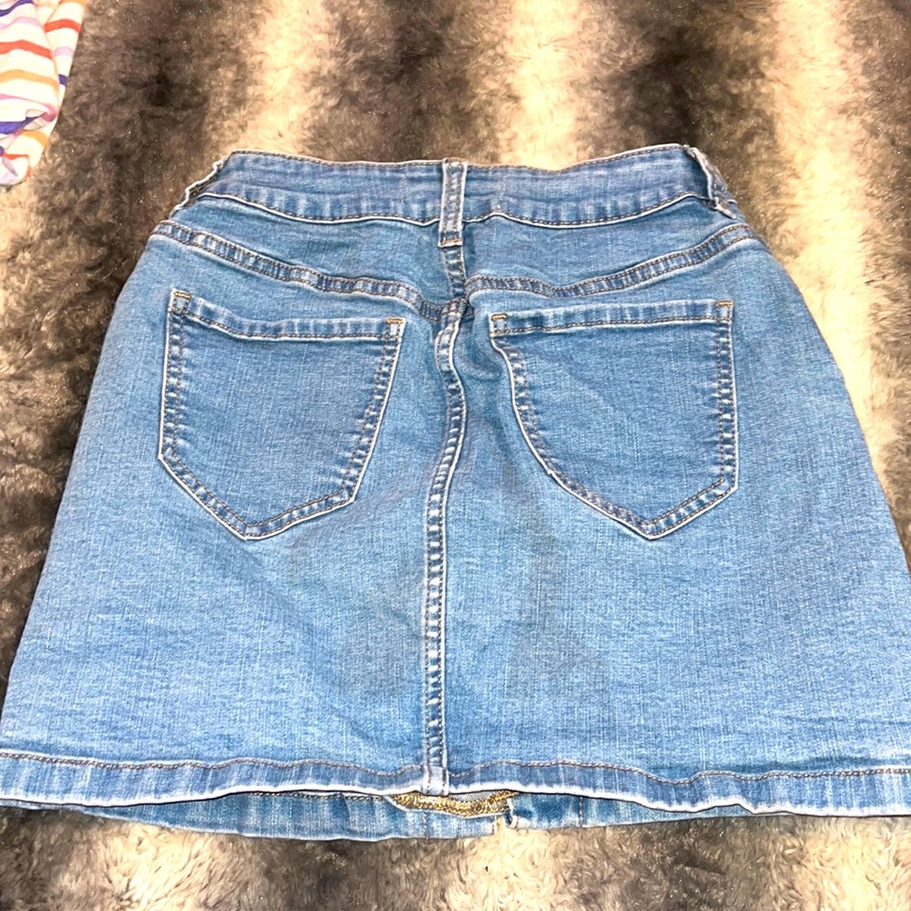 . - Picture 2 of 2